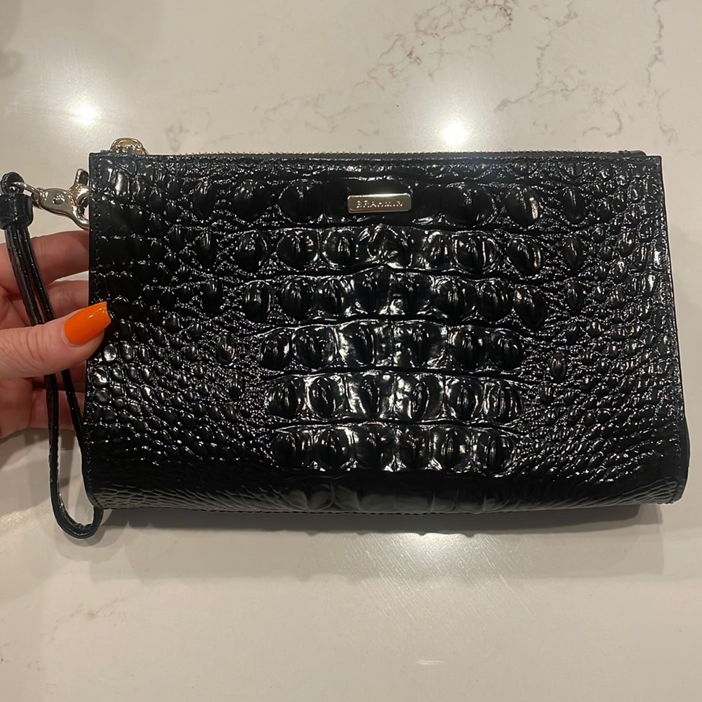 Melbourne Collection Crocodile-Embossed Daisy Wristlet